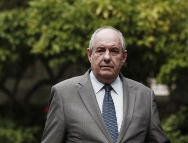 Επίσκεψη του Τέρενς Κουίκ στο Ελληνικό Μουσείο Μελβούρνης